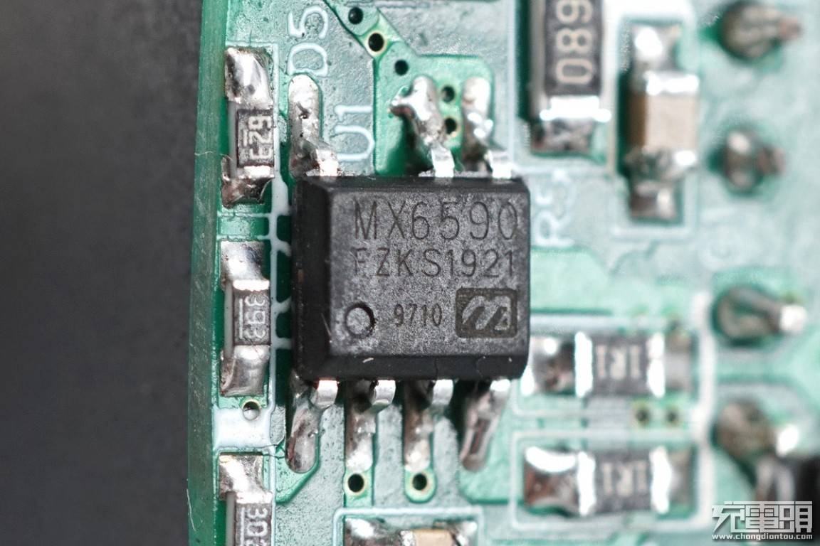 新型20w pd快充方案问世:仅用两颗芯片,体积与苹果5w一致_电源