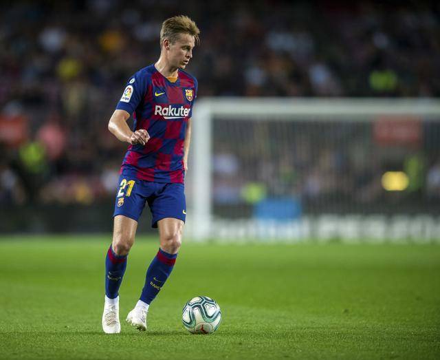 巴萨大名单: 门将:1-特尔施特根,13-内托,26-伊尼亚基-佩尼亚