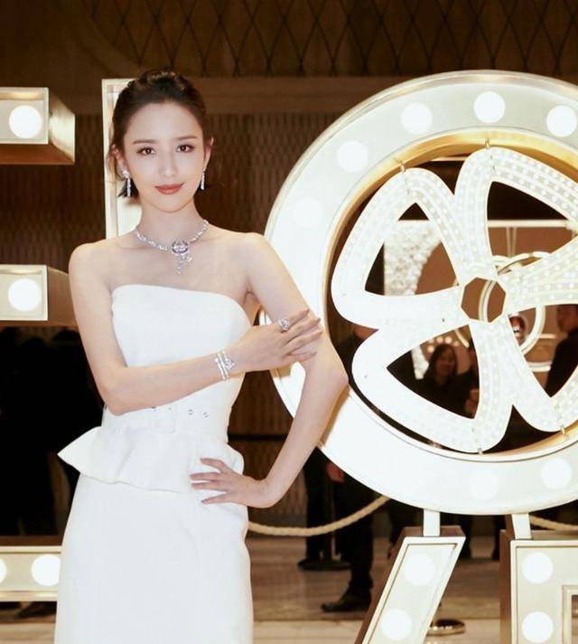 佟丽娅37岁生日,丈夫陈思诚连续8年送祝福,无惧谣言,为爱前行