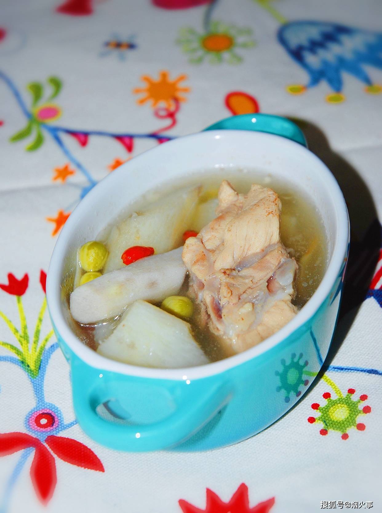 原创1分钟学会煲山药排骨汤,山药软糯,排骨软烂,老人小孩都爱喝