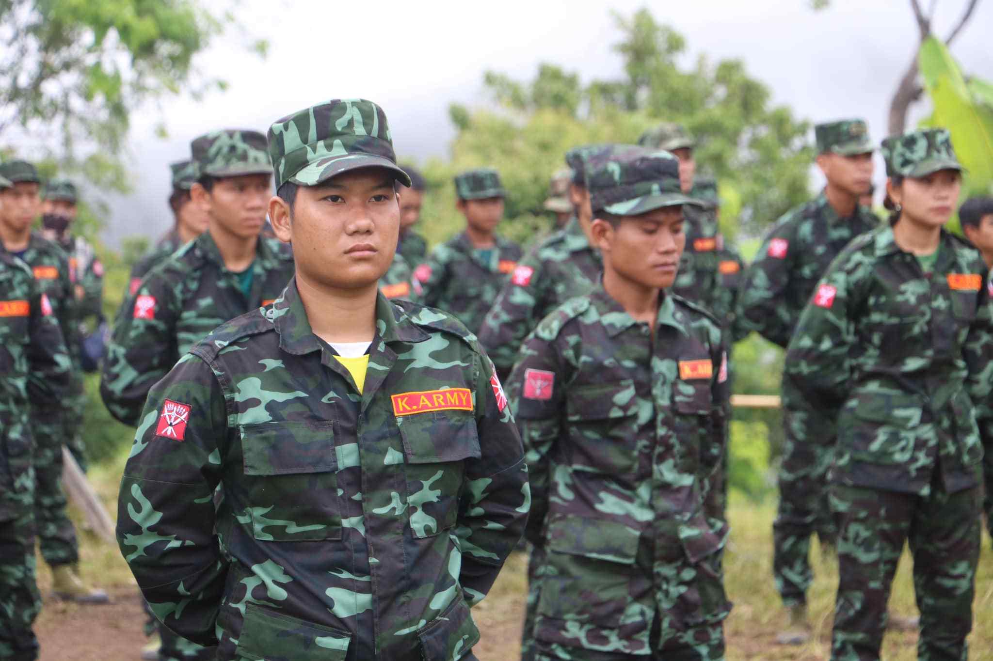 缅甸克钦邦军服图片