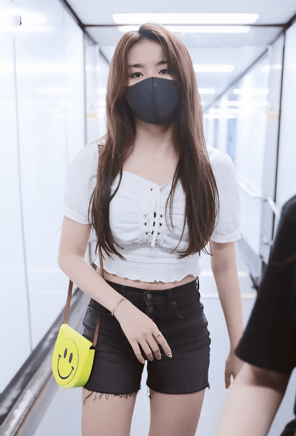 原创金子涵成名后放弃身材管理了穿上无痕短裤的腿粗得太过分