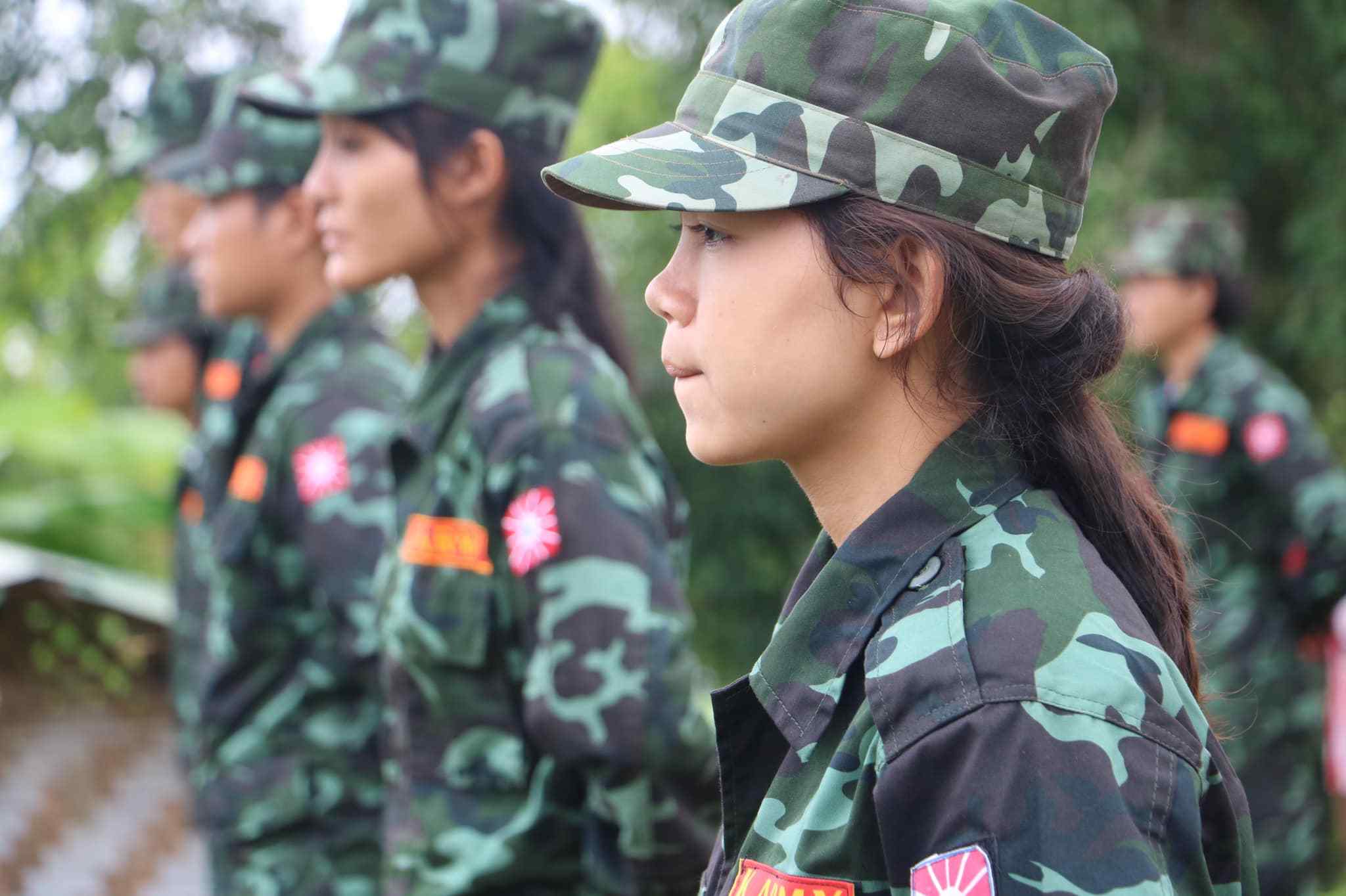 缅甸女兵训练图片