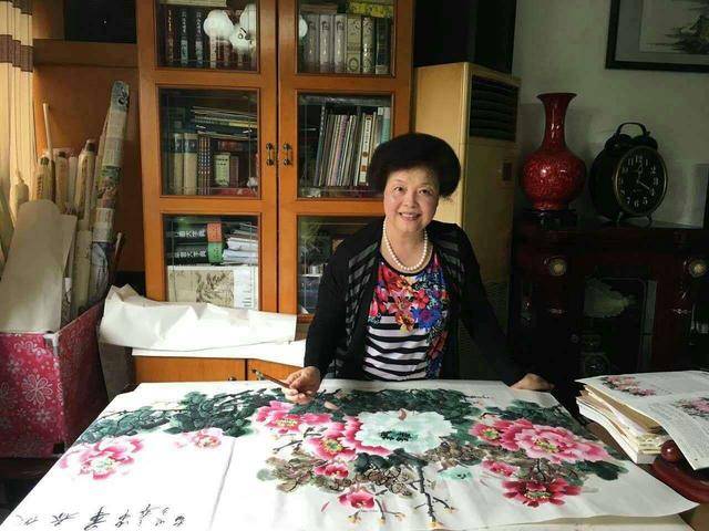 追求真善美妙手画传神著名女画家陈小君