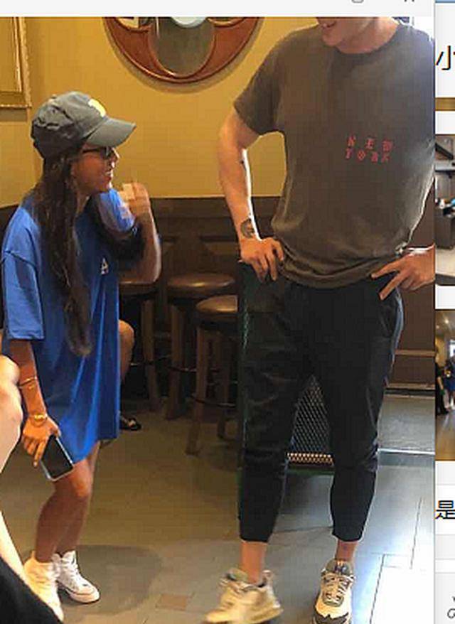 神秘男陪吉克隽逸现身咖啡店,185 男友人身材壮硕,颜值太高