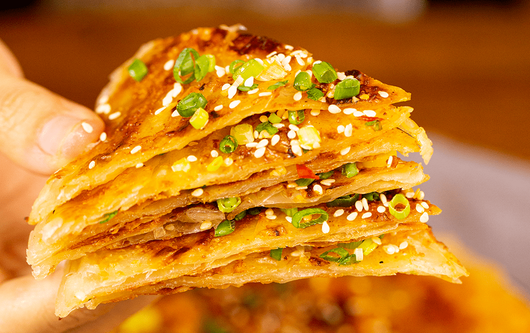 酱香饼的重点,就在这碗酱上!