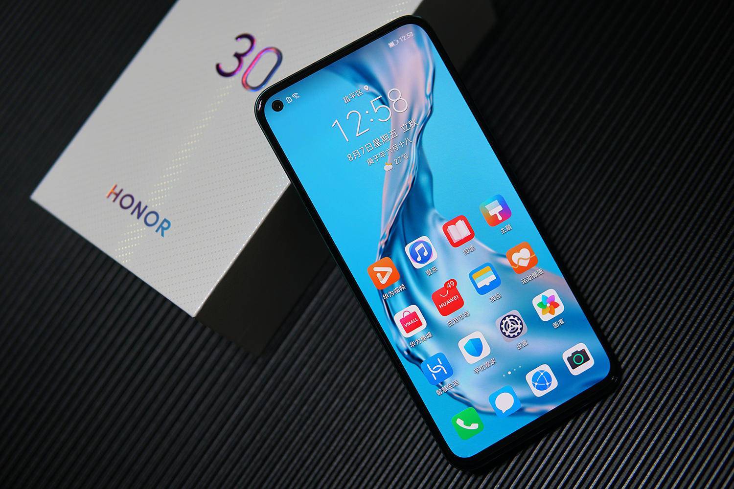 原创50倍潜望式长焦加持,年度旗舰荣耀30 给你好看