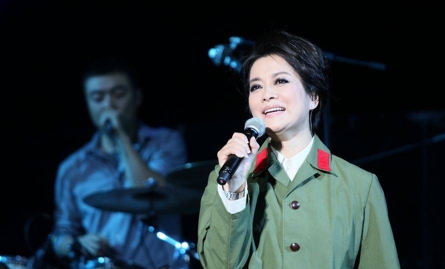 原创毛阿敏曾红过那英受韩红尊敬两次自杀未遂今成百亿阔太