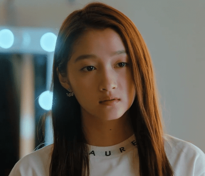 原创二十不惑梁爽为女星整理裤子镜头扫到她的脸时有点意外