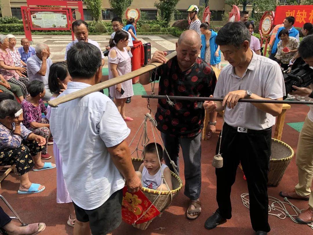 海安市立发街道刘缺村"在线吃瓜,卖萌"啃秋"_活动