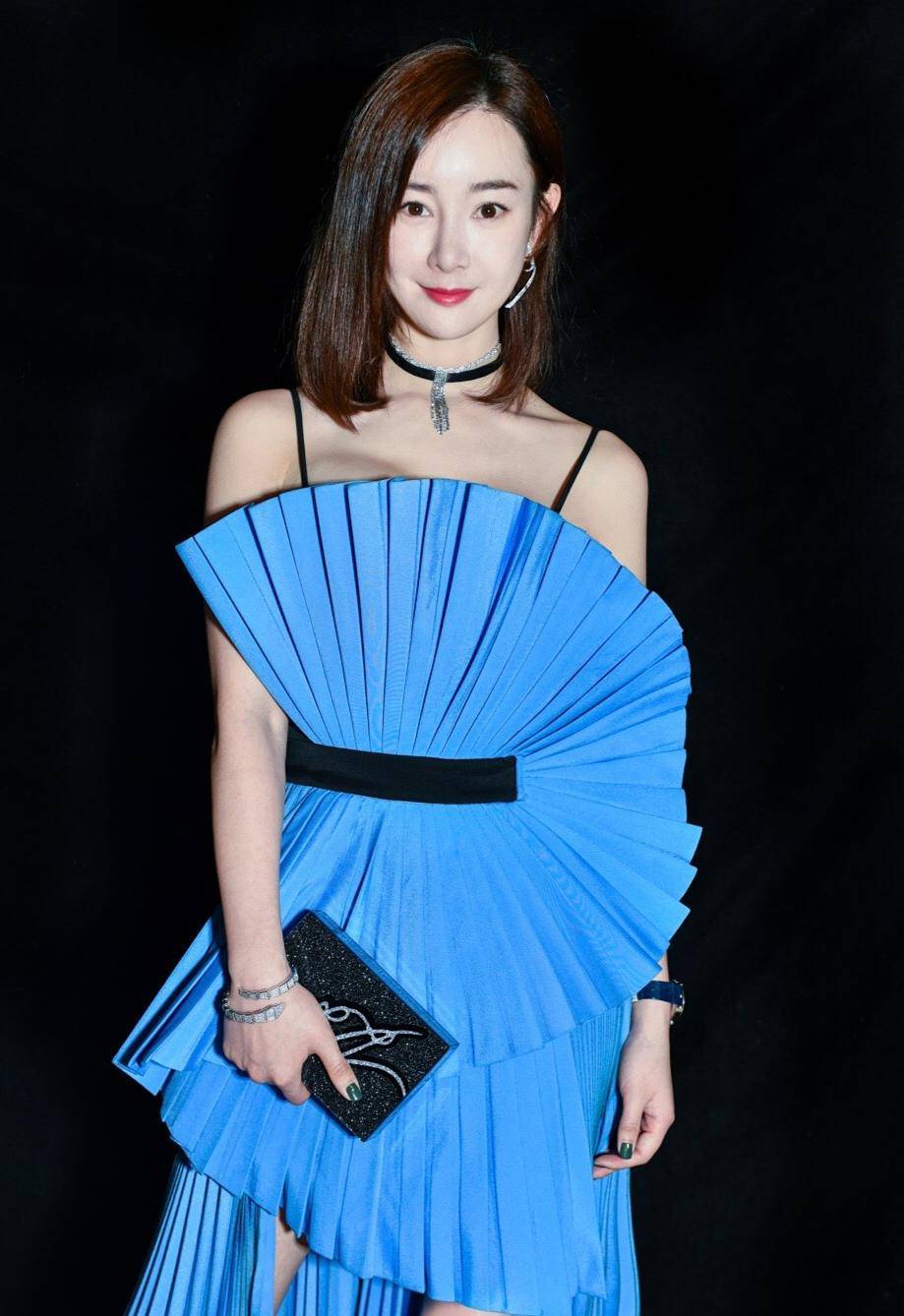 原创张檬晒出游照一袭白色衬衫裙似清纯校花男友视角下美到炸