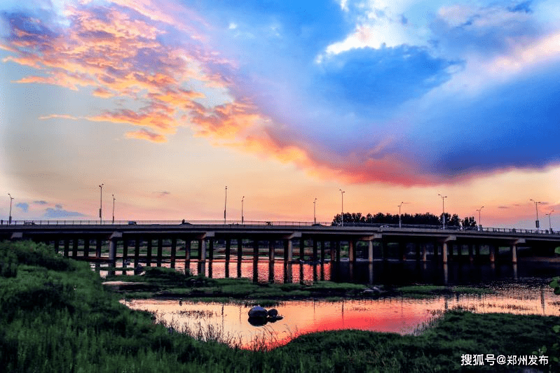 唐代大诗人白居易的名篇《长相思·汴水流》中,用了三个"流"字,勾勒水