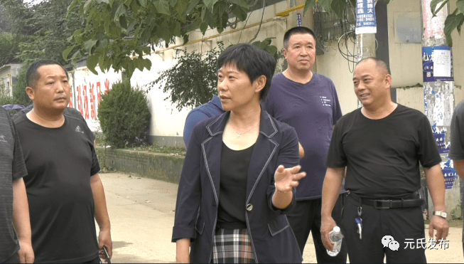 许尽晖视察督导农村垃圾治理工作