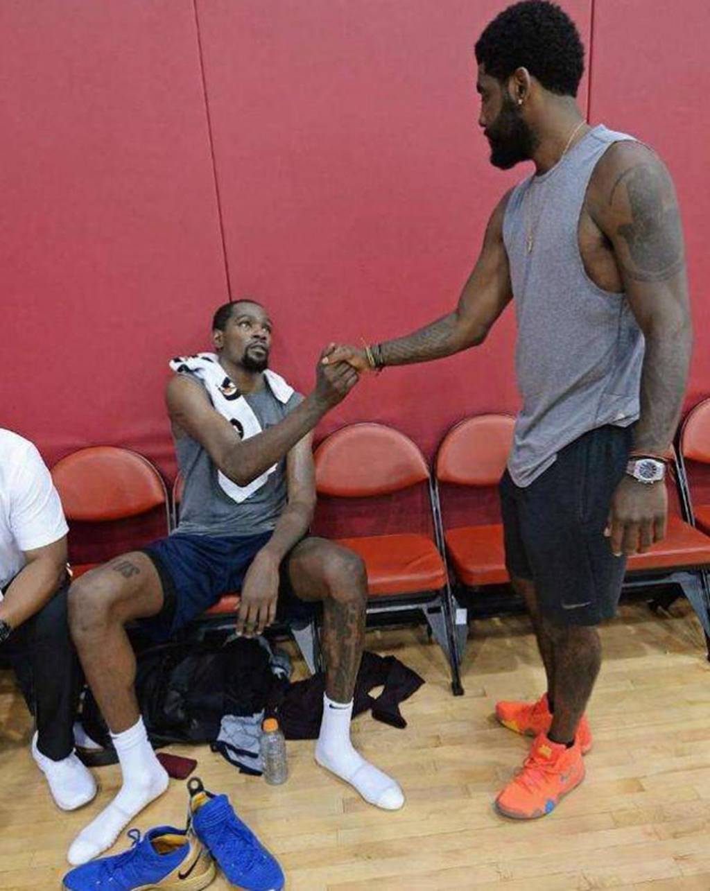 看了这些nba球员,才知道什么叫"非人类"天赋,有人手比脸大!_奥尼尔