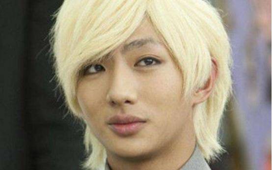 记得《终极一班》的花灵龙吗,当金发变成黑发,却意外撞脸邓伦