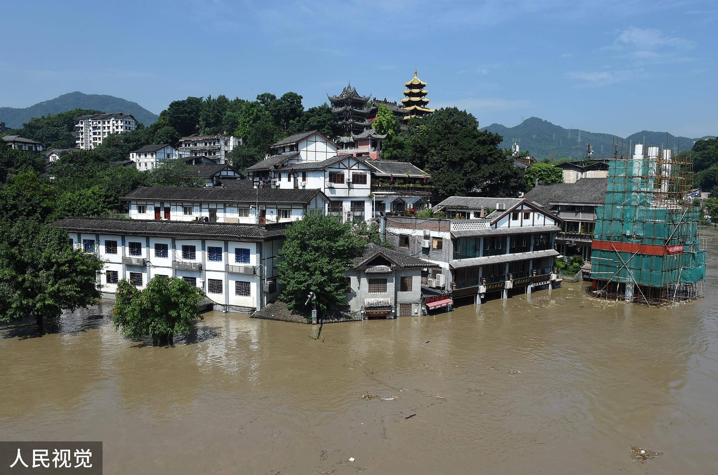 嘉陵江第1号洪水过境重庆 临江商铺被淹没