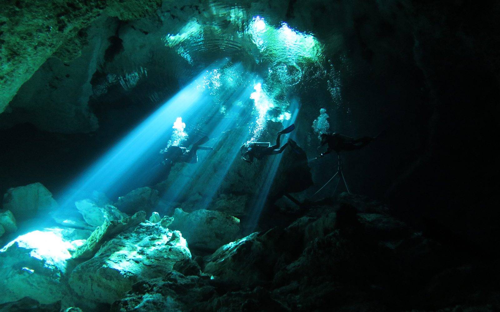 神秘而梦幻的地下洞窟——cenote