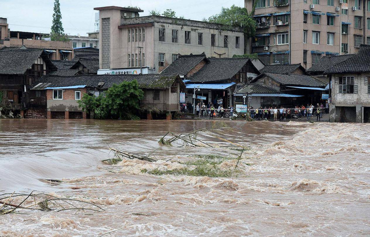 四川各地发生山洪,地质灾害和中小河流洪水的气象灾害风险高,当地需