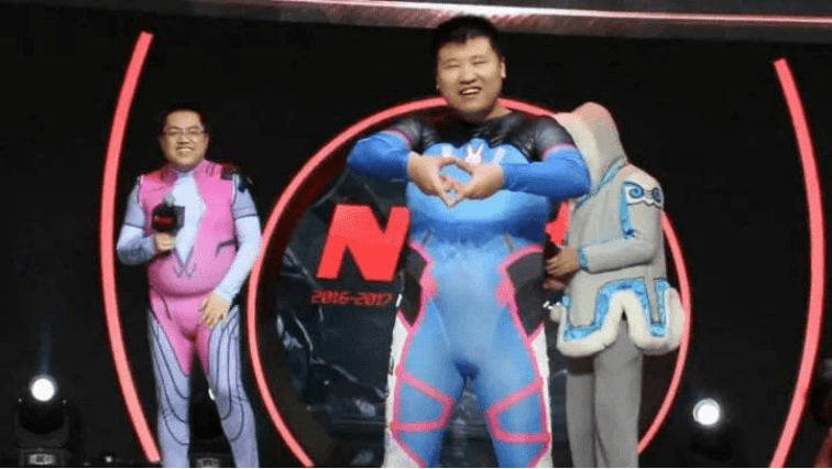 孙一峰(f91),不熟悉星际的观众应该会更喜欢他cos d.