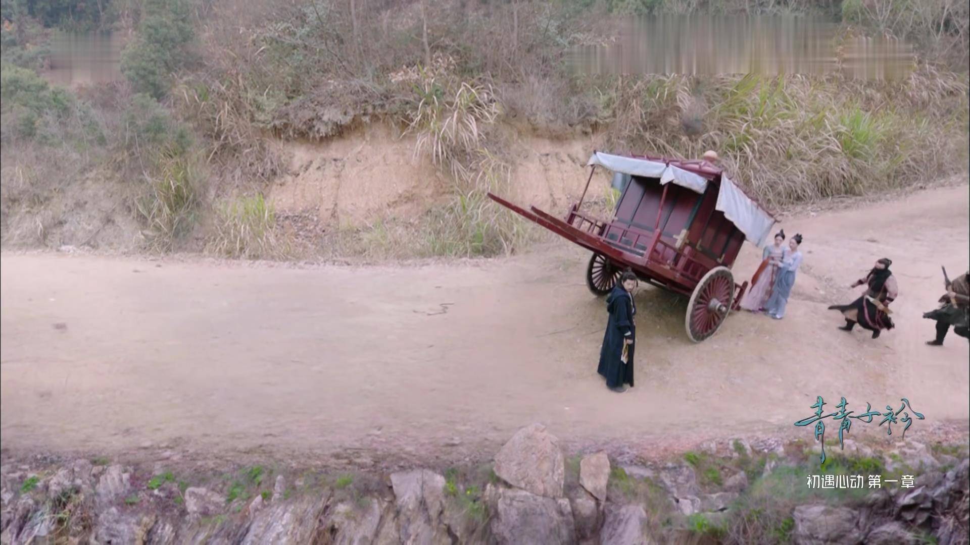 的男主英雄救美了,千钧一发之际,保护住了女主即将要掉下悬崖的马车