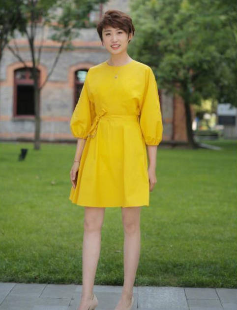 奥运冠军郭跃近照:如今成女神,穿着打扮气质十足