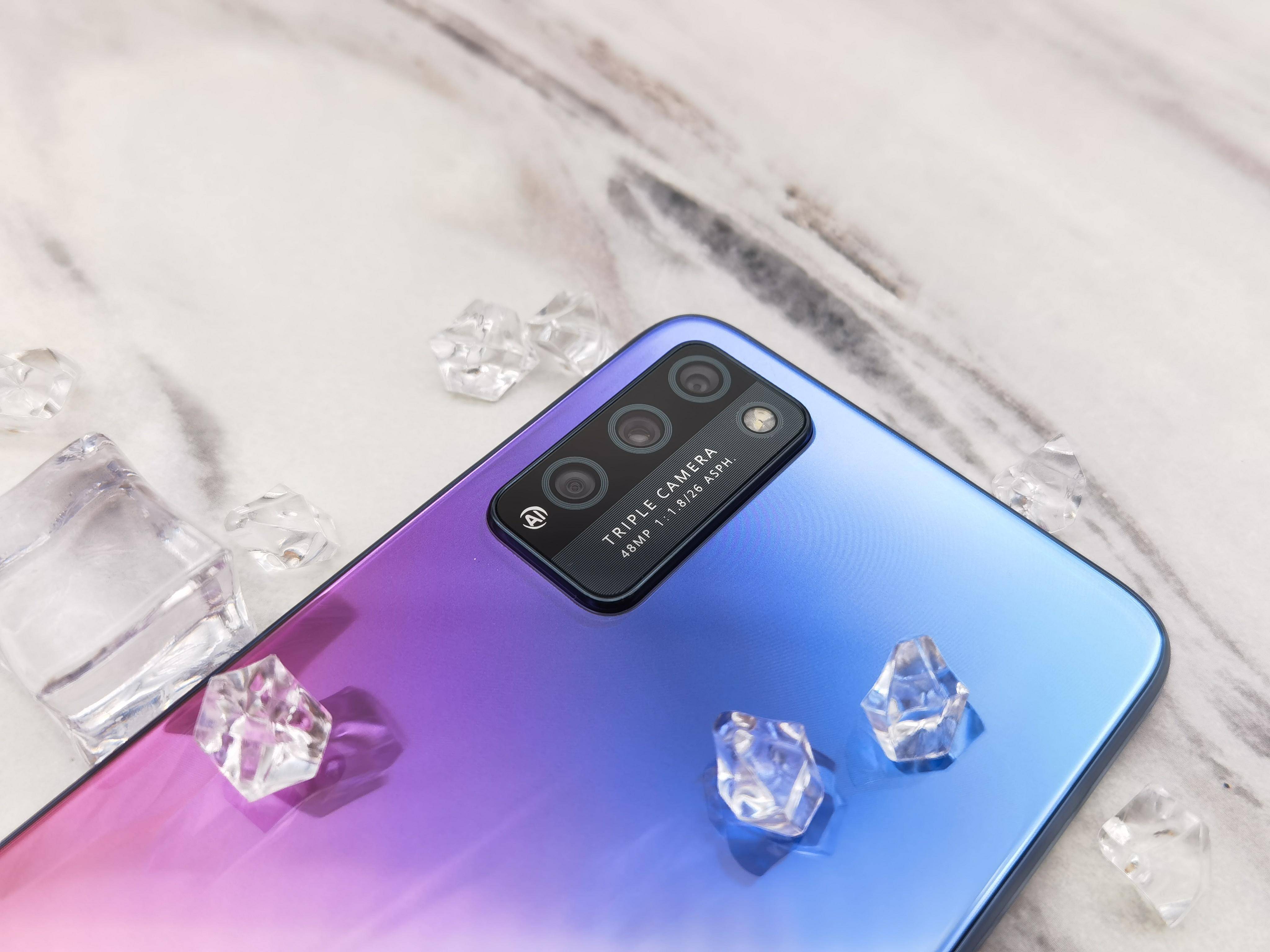 犹如夏日里的一抹彩虹荣耀30青春版加速5g全民时代到来