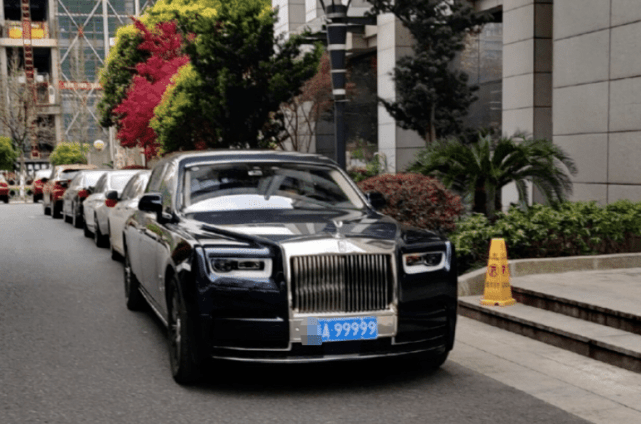 劳斯莱斯挂"99999"车牌,车主曾是修鞋匠,如今成集团老总_汽车