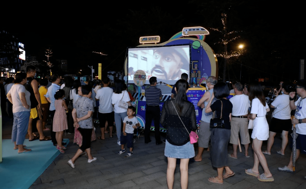 不但可以在这玩游戏,还可以免费拿奖品和『夏日观影汇』两个大活动8