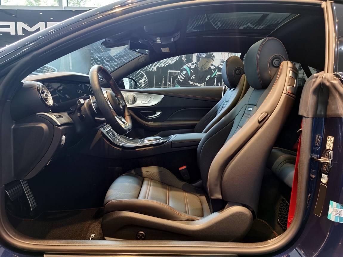 奔驰e53amgcoupe水硅钒钙石蓝黑内