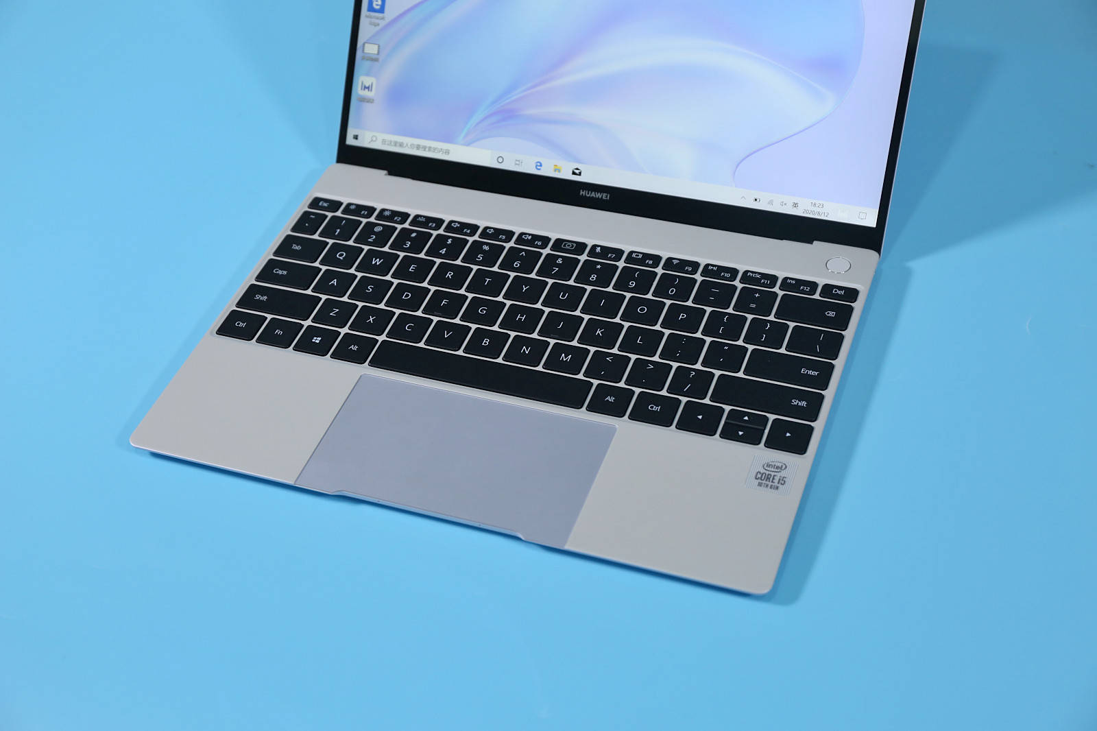 悬浮式全面屏轻至1kg华为matebookx冰霜银图赏