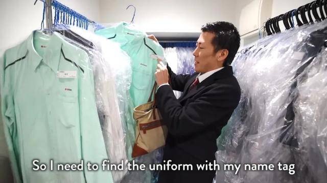 日本柏青哥服务生的一天扫大街下跪带新人生活从不容易