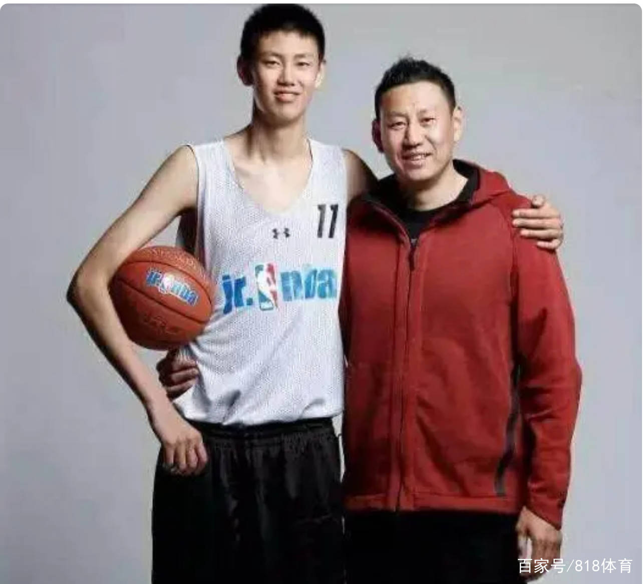 谈到中国男篮在2019年男篮世界杯上无缘出线,受到了球迷们的质疑,李楠