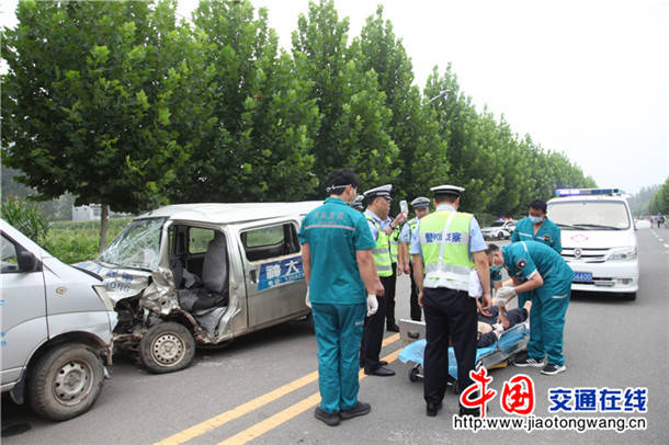 河南省商丘市交警支队在柘城开展道路交通事故应急救援跨区联合演练
