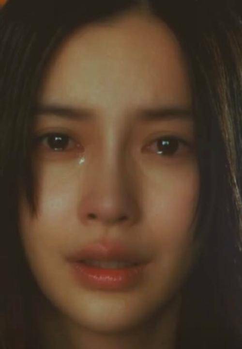 杨颖哭的照片心痛图片