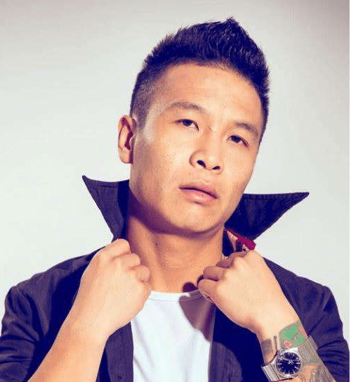 2012年夏天,他领一帮二人转演员拍了二龙湖浩哥_张浩