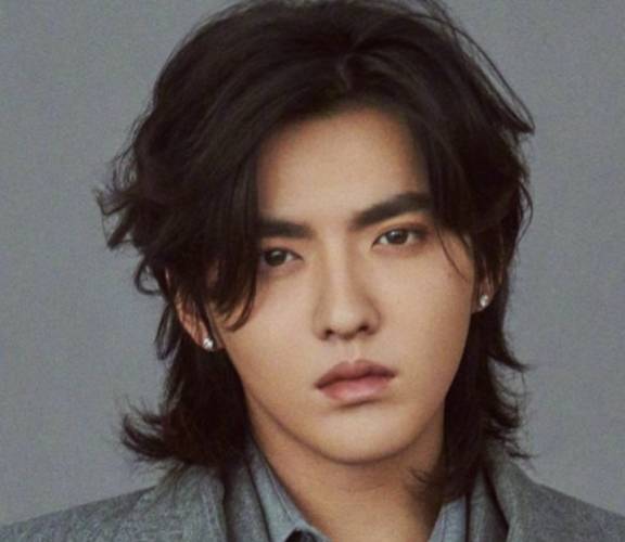 原创吴亦凡挑战蓝忘机发型大油头加抹额一般人不敢轻易尝试