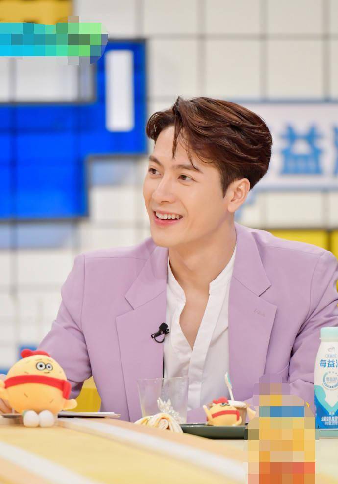 偶像一定潮,酷,炫?王嘉尔:我不,我老干部就好_写法