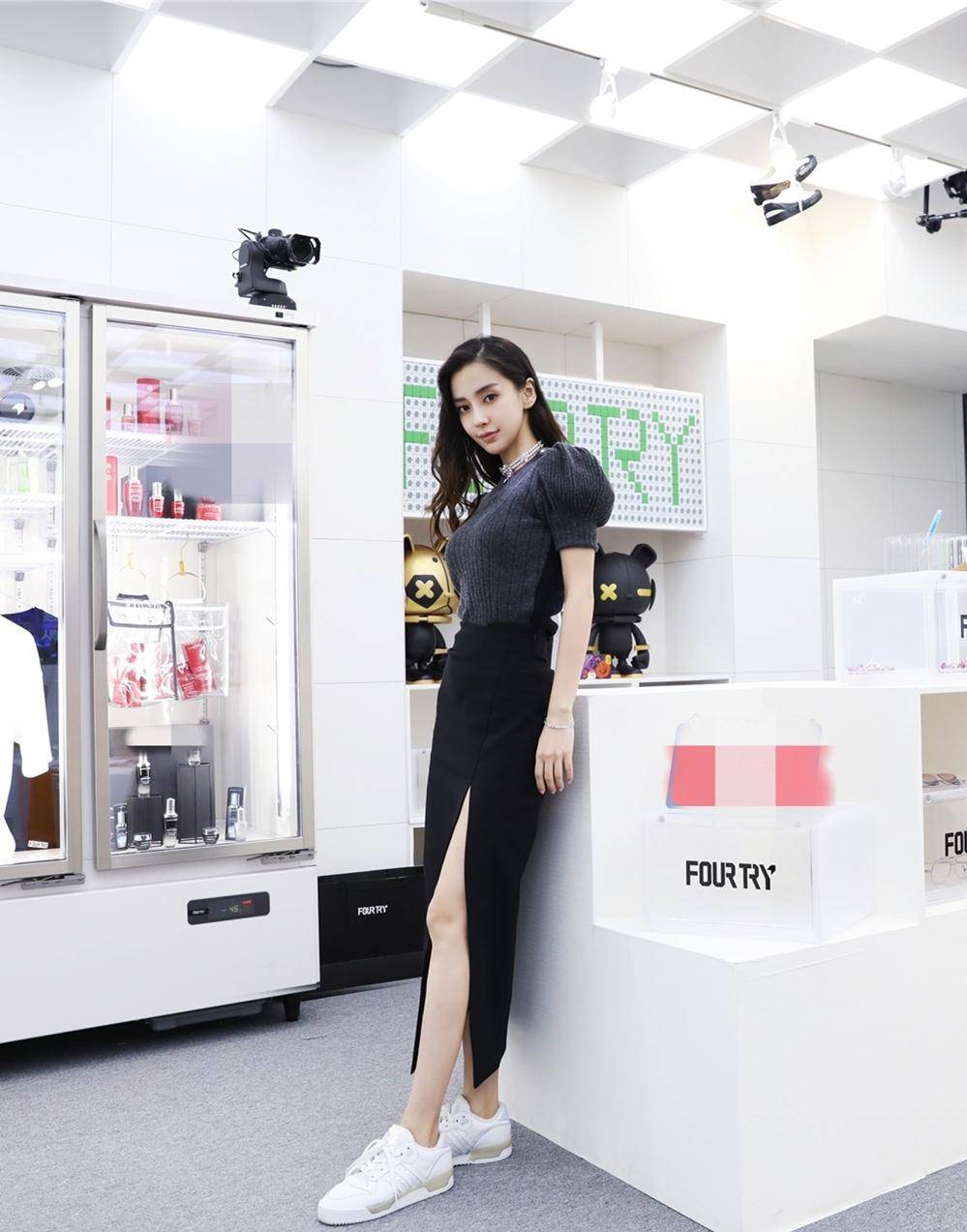 潮流合伙人收官,angelababy穿t恤配格纹短裙,眼中带泪美成这样