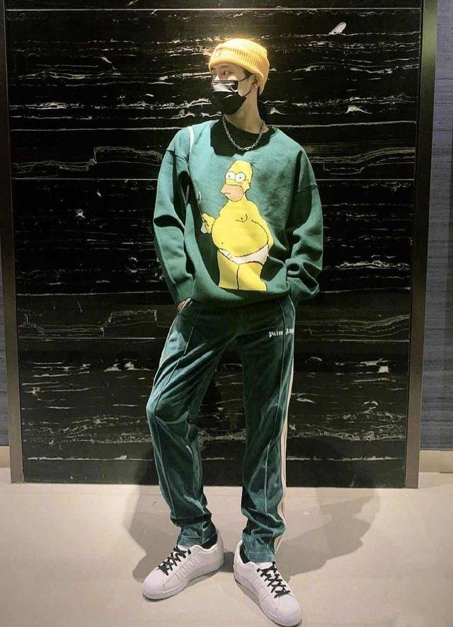 原创175cm王嘉尔很会穿轻松切换不同风格这三种组合精致时髦