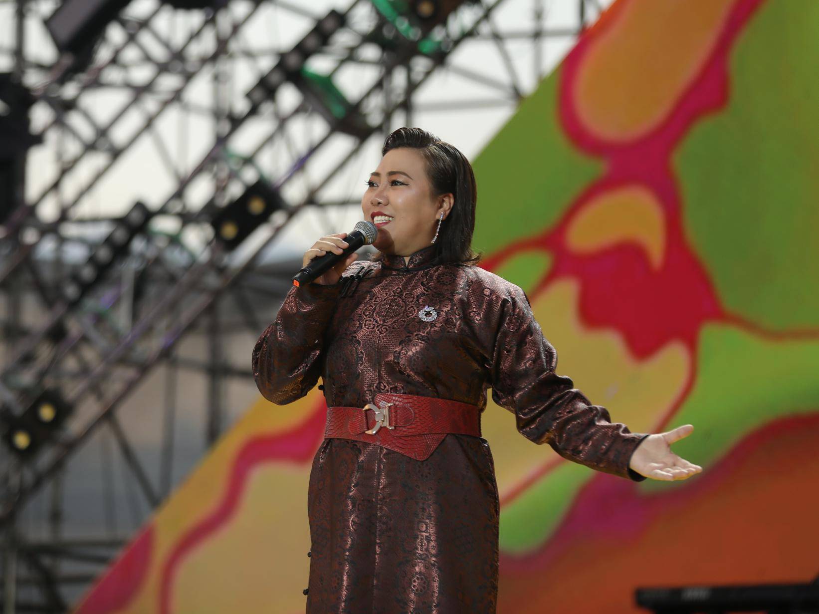 孟根花返回搜狐,查看更多