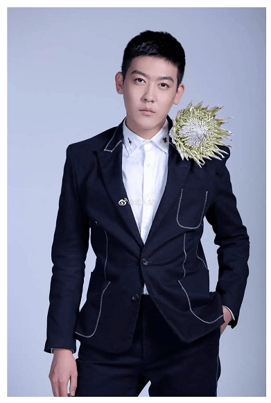 王力宏和李治廷▼张国立和韩相镇▼大家都在分享那些长得真的很像的