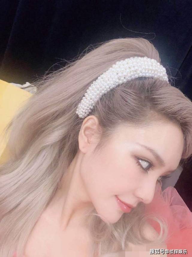 原创周扬青晒十八宫格怼脸照自诩18岁美少女眼部整容痕迹明显