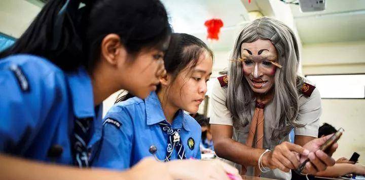 化"野鸡妆"上课,泰国老师太high了!_手机搜狐网