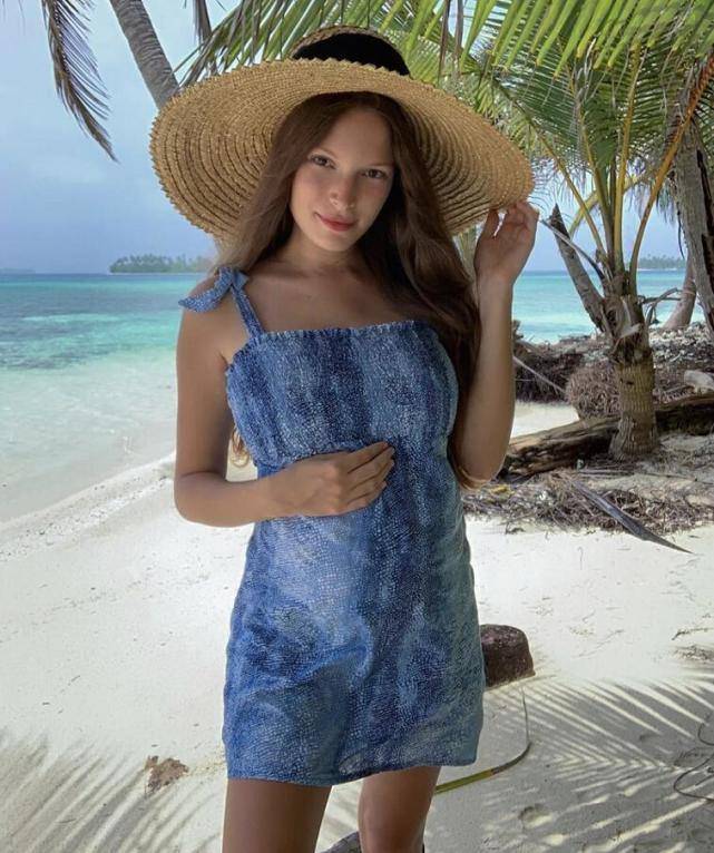 原创蒋劲夫前女友临盆在即挺孕肚晒美照夫妻俩决定在船上养育孩子