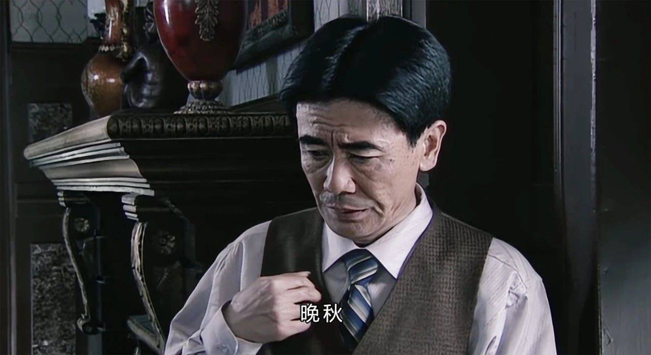 重看《潜伏》,我挖到了很多有趣细节:剧中有两个"高智商玩家"