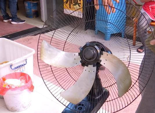 餐馆风扇掉落砸破头男子索赔6000元店方又不是3岁小孩