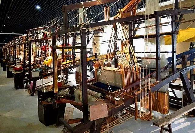 苏州织造局皇室的服装厂更是皇帝安插在江南的耳目