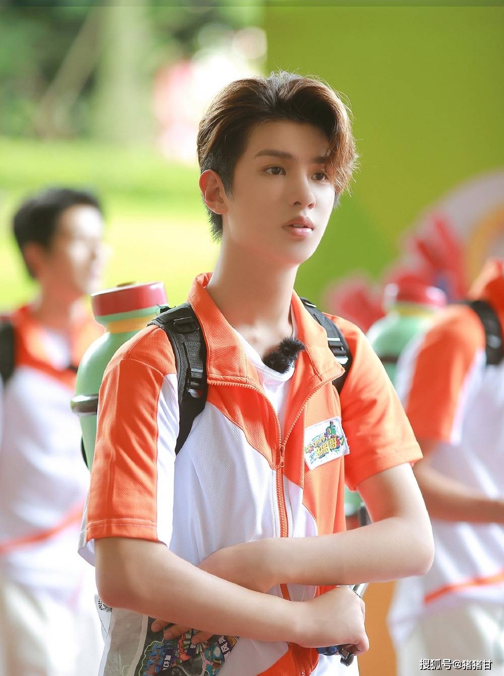 原创杨洋军训式喊话张国伟横躺式守门上线还是心疼吴奇隆