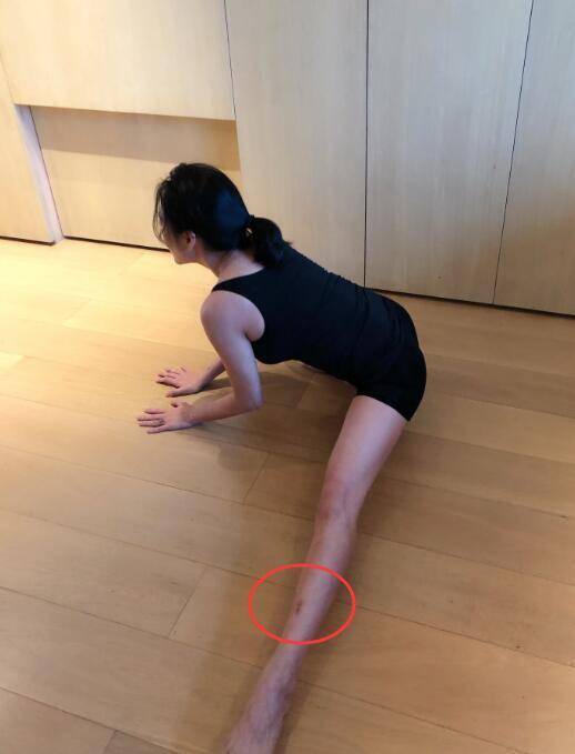 42岁小s练舞照曝光:身材火辣 轻松秀出一字马