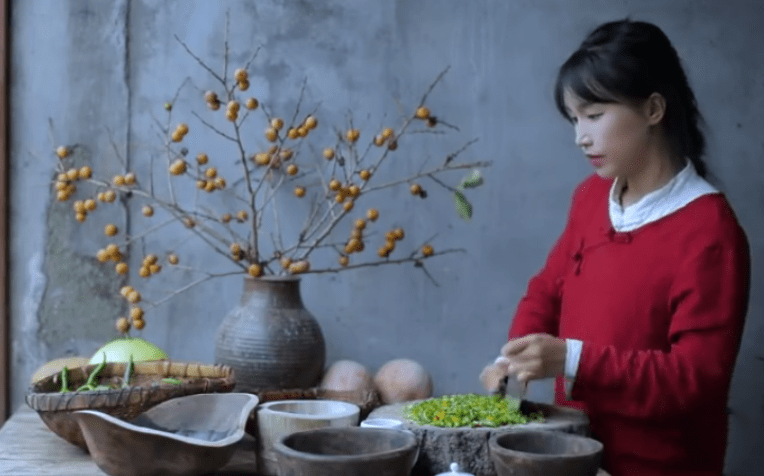 李子柒的厨艺究竟如何?看清她做的"泡椒鸡爪"后,网友:服了!